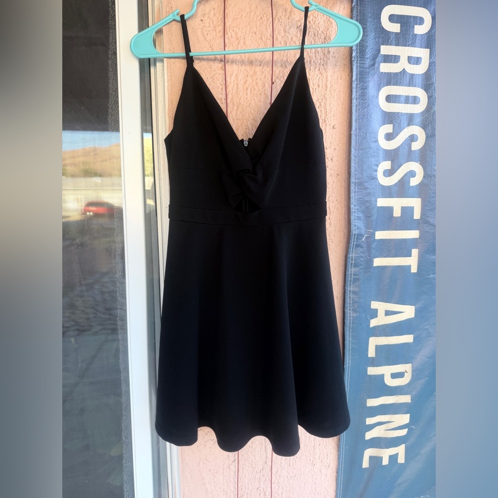 Women’s Lulus cutout LBD